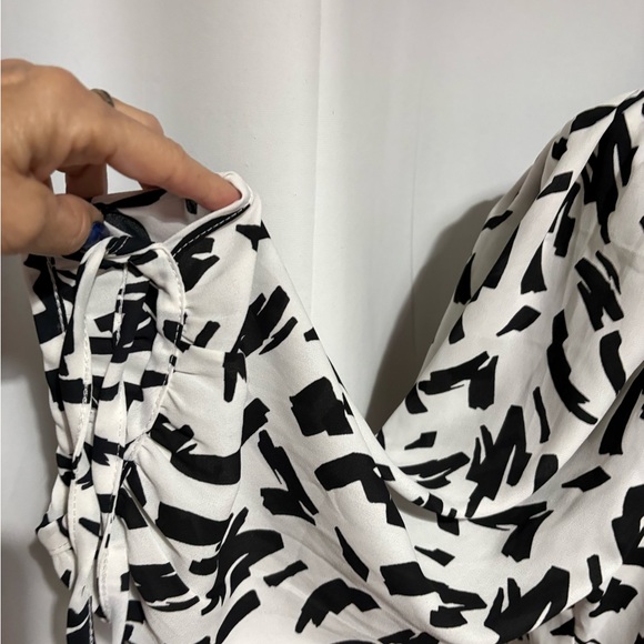 Plus Size 1X Olivia Grey Black & White Print Knit Blouse Long Sleeves - Picture 3 of 3